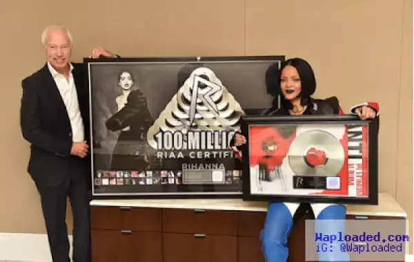 Rihanna Becomes The first Artist With RIAA 100M Song Awards